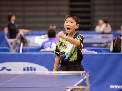 全日本選手権大会（ホープス・カブ・バンビの部）で5連覇を達成した張本智和選手